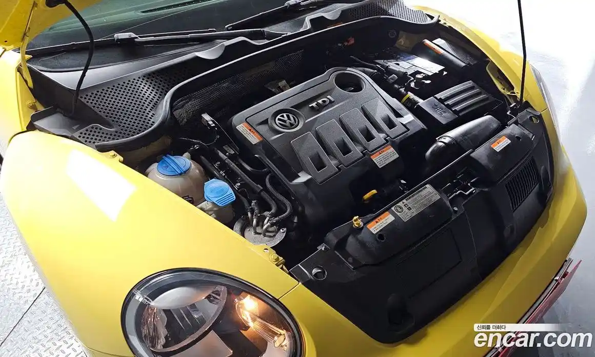 Volkswagen Beatle 2014 2.0 Автомат в Москве № 213167, фото 10