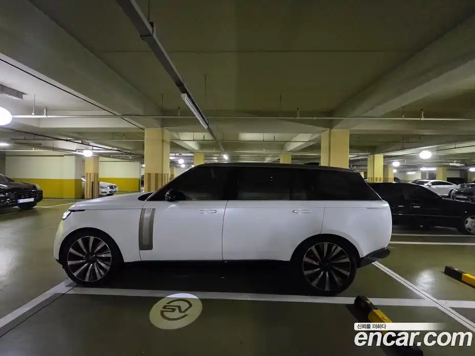 Land Rover Range-Rover 2024 4.4 Автомат в Москве № 213896, фото 4