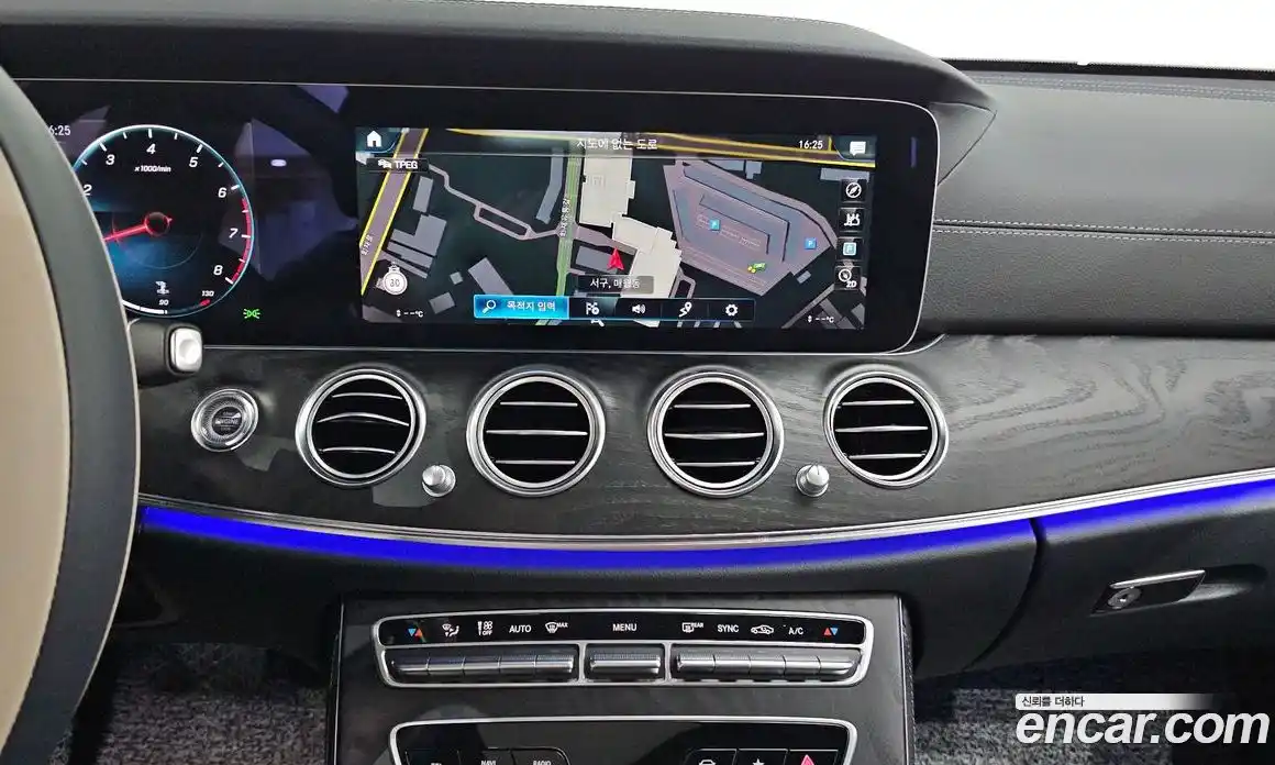 Mercedes-Benz E-Class 2023 2.0 Автомат в Москве № 218807, фото 19