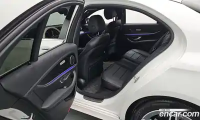 Mercedes-Benz E-Class 2023 2.0 Автомат в Москве № 218807, миниатюра 3