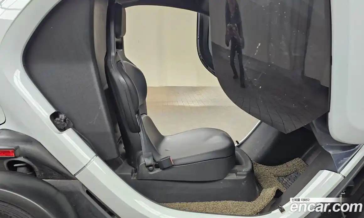 Renault Twizy 2019 0.1 Автомат в Москве № 220948, фото 17