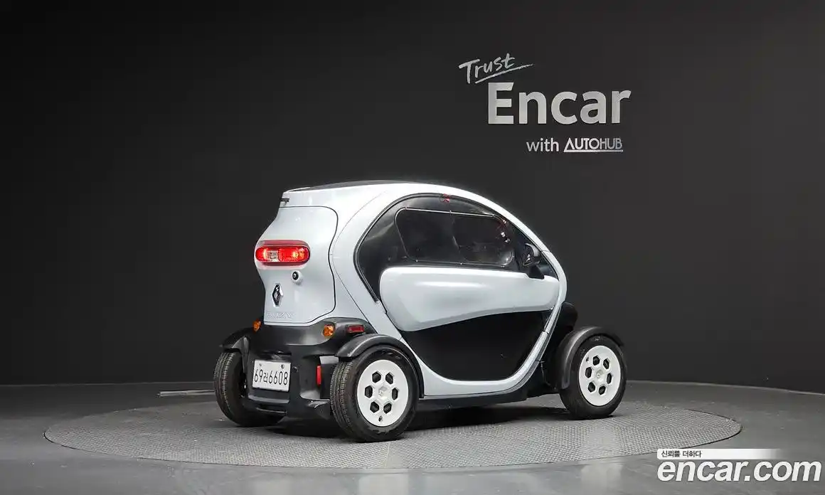 Renault Twizy 2019 0.1 Автомат в Москве № 220948, фото 3