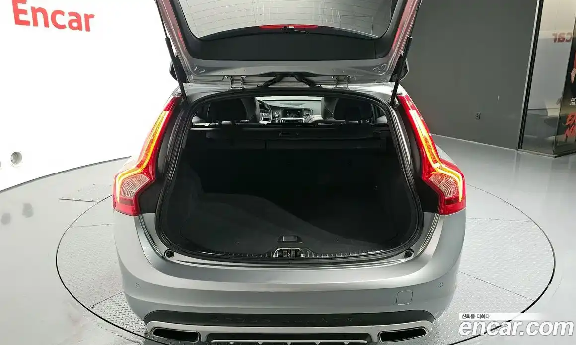 Volvo V60 2016 2.5 Автомат в Москве № 230598, фото 14