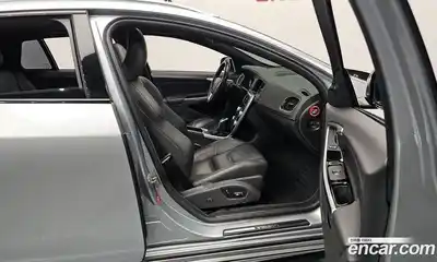 Volvo V60 2016 2.5 Автомат в Москве № 230598, миниатюра 4