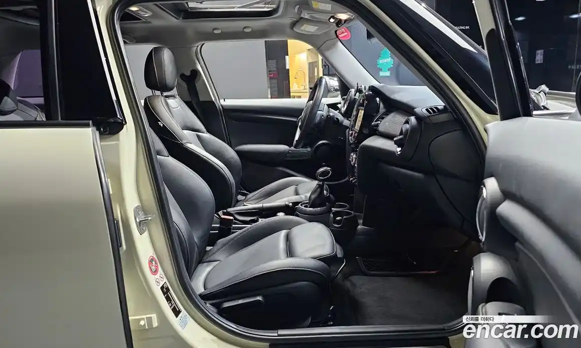 Mini Cooper 2015 1.5 Автомат в Москве № 231432, фото 12