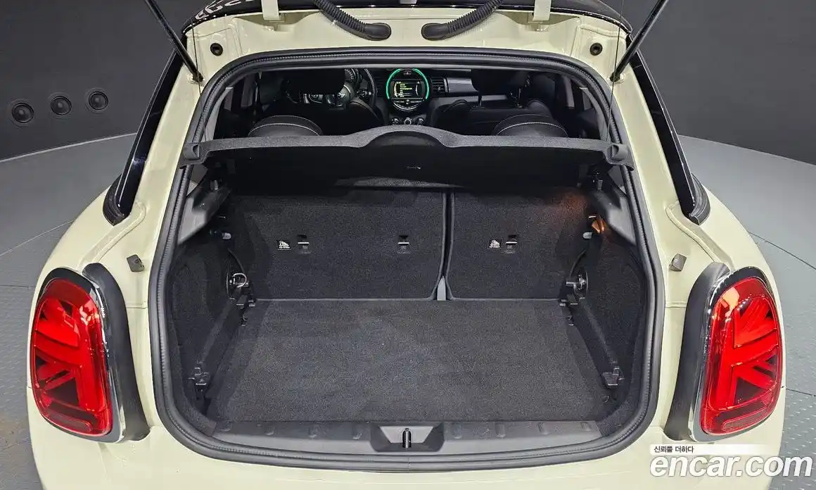 Mini Cooper 2015 1.5 Автомат в Москве № 231432, фото 13