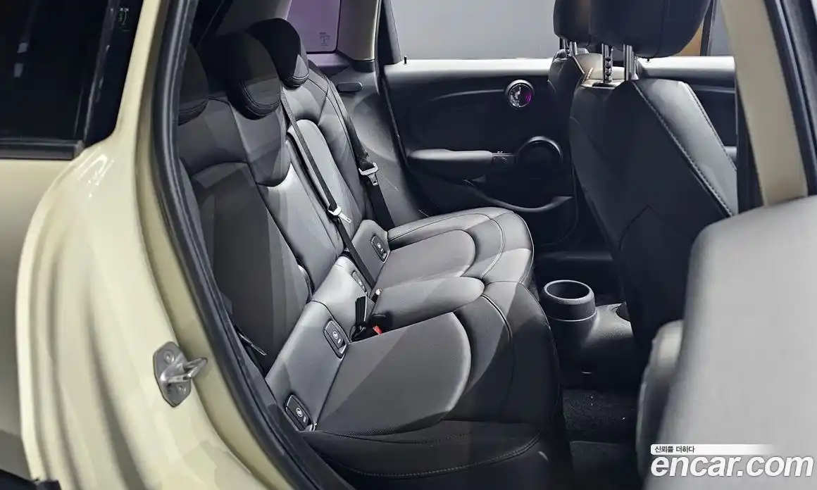 Mini Cooper 2015 1.5 Автомат в Москве № 231432, фото 16