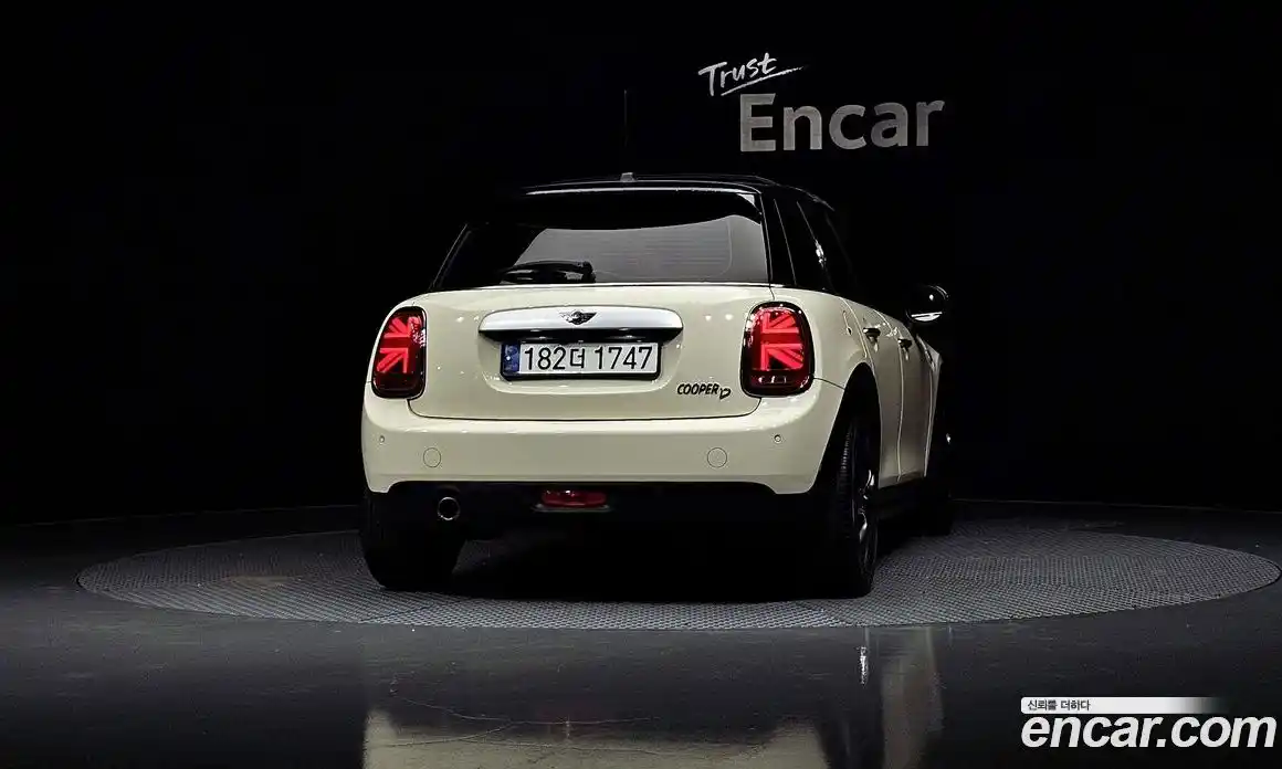 Mini Cooper 2015 1.5 Автомат в Москве № 231432, фото 20