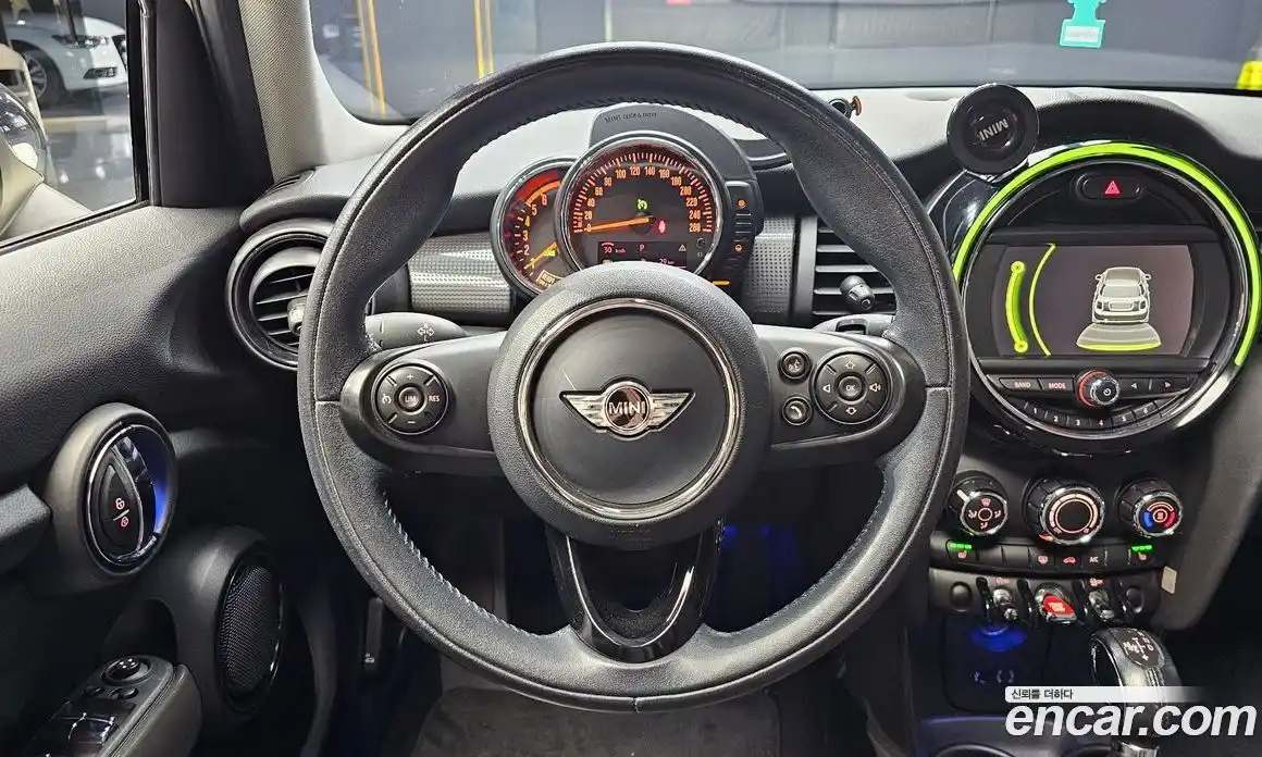 Mini Cooper 2015 1.5 Автомат в Москве № 231432, фото 3