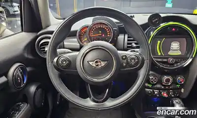 Mini Cooper 2015 1.5 Автомат в Москве № 231432, миниатюра 3