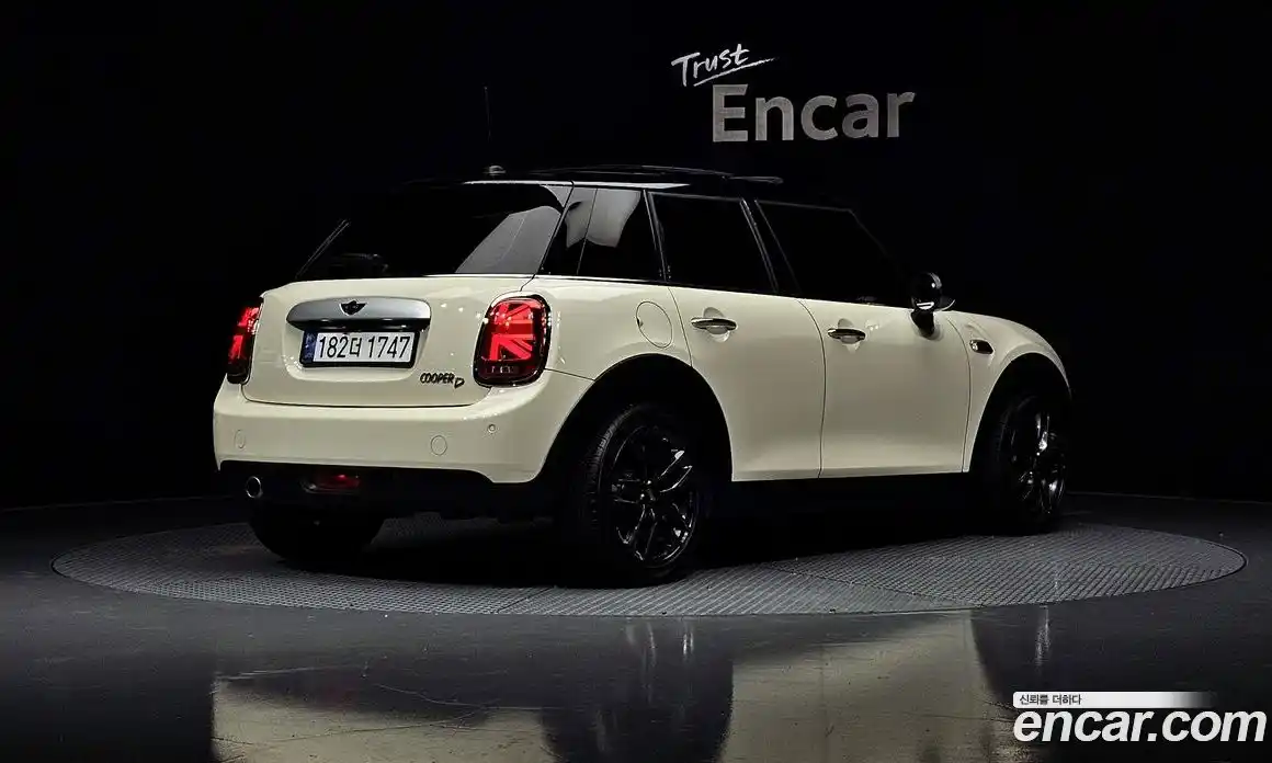 Mini Cooper 2015 1.5 Автомат в Москве № 231432, фото 6