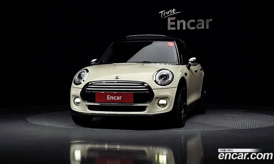 Mini Cooper 2015 1.5 Автомат в Москве № 231432, фото 7