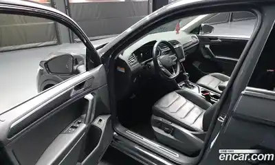 Volkswagen Tiguan 2023 2.0 Автомат в Москве № 232107, миниатюра 12