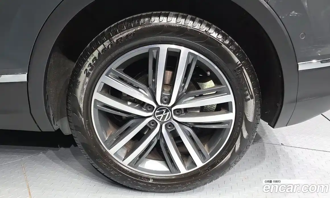 Volkswagen Tiguan 2023 2.0 Автомат в Москве № 232107, фото 19