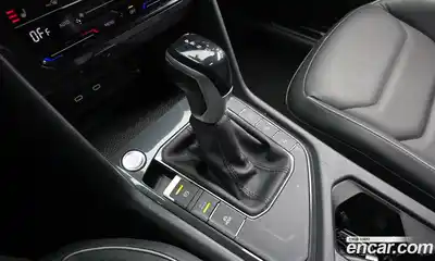 Volkswagen Tiguan 2023 2.0 Автомат в Москве № 232107, миниатюра 2