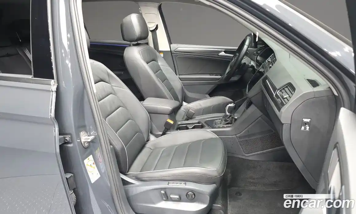 Volkswagen Tiguan 2023 2.0 Автомат в Москве № 232107, фото 3