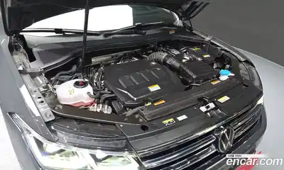 Volkswagen Tiguan 2023 2.0 Автомат в Москве № 232107, миниатюра 5