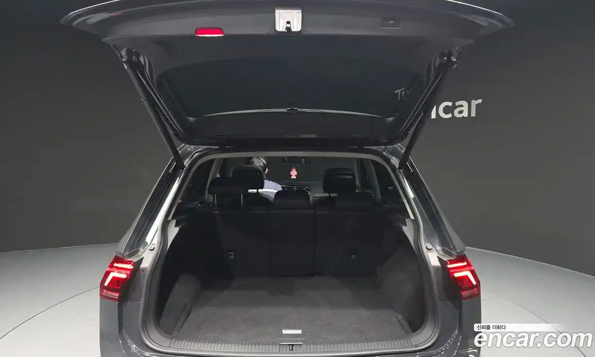 Volkswagen Tiguan 2023 2.0 Автомат в Москве № 232107, фото 8