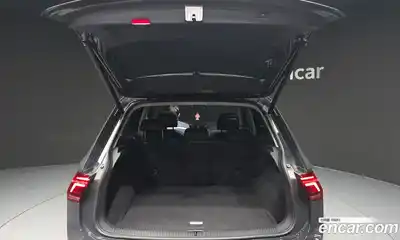 Volkswagen Tiguan 2023 2.0 Автомат в Москве № 232107, миниатюра 8