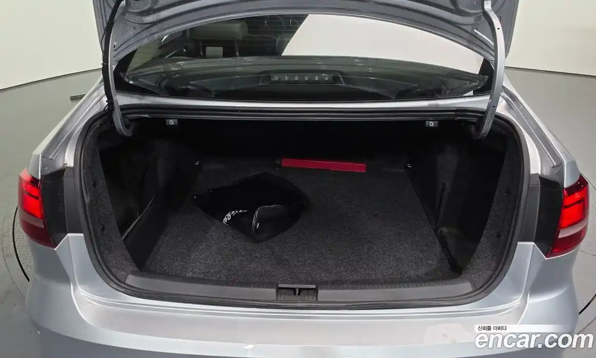 Volkswagen Jetta 2015 2.0 Автомат в Москве № 254811, фото 17