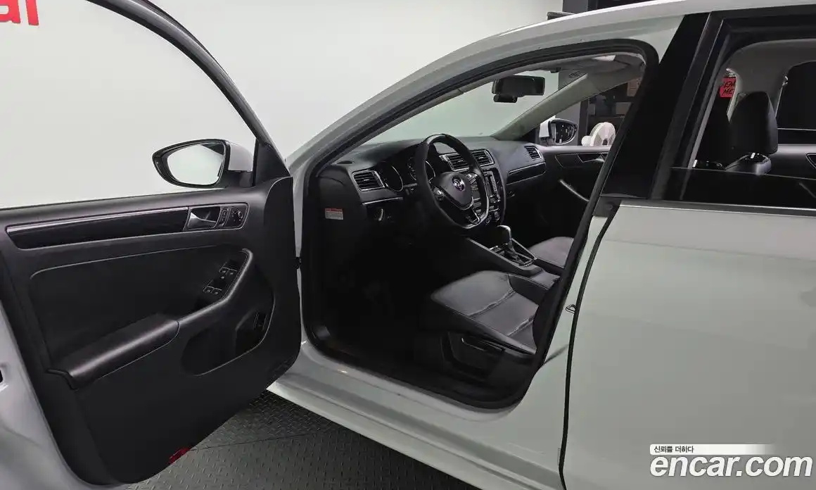 Volkswagen Jetta 2015 2.0 Автомат в Москве № 277545, фото 10