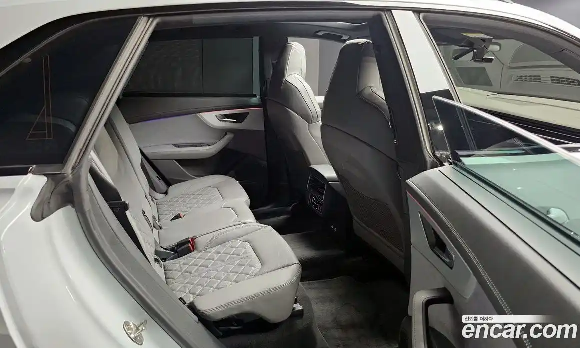 Audi Q8 2023 3.0 Автомат в Москве № 325269, фото 12