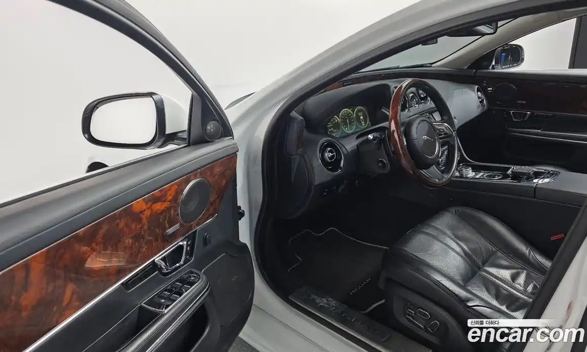 Jaguar XJ 2014 3.0 Автомат в Москве № 331540, фото 14