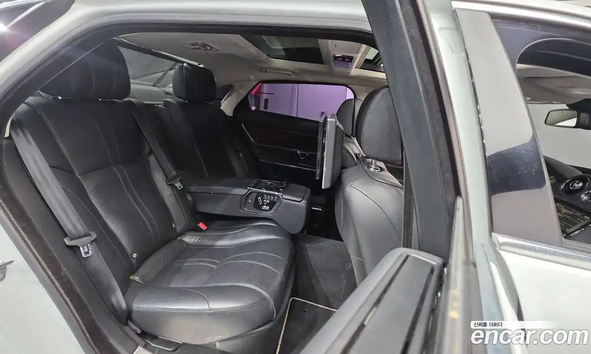 Jaguar XJ 2014 3.0 Автомат в Москве № 331540, фото 19