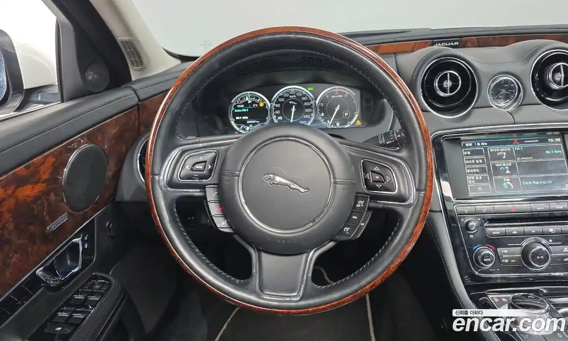 Jaguar XJ 2014 3.0 Автомат в Москве № 331540, фото 9