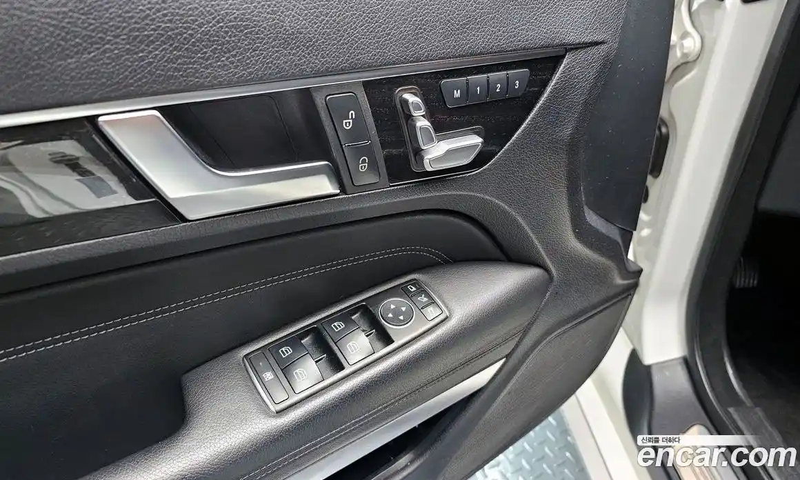 Mercedes-Benz E-Class 2017 2.0 Автомат в Москве № 390978, фото 16