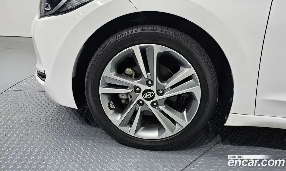 Hyundai Avante 2017 1.6 Автомат в Москве № 48694, фото 11