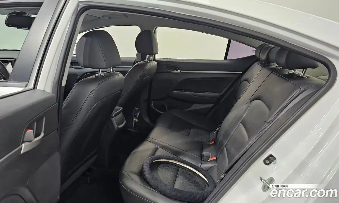 Hyundai Avante 2017 1.6 Автомат в Москве № 48694, фото 15