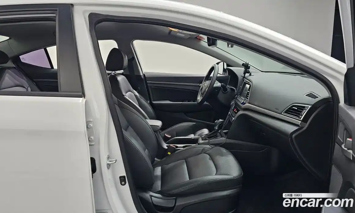 Hyundai Avante 2017 1.6 Автомат в Москве № 48694, фото 18