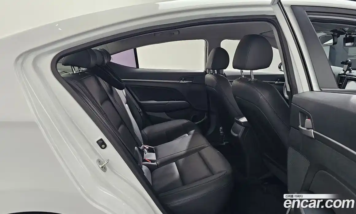 Hyundai Avante 2017 1.6 Автомат в Москве № 48694, фото 10