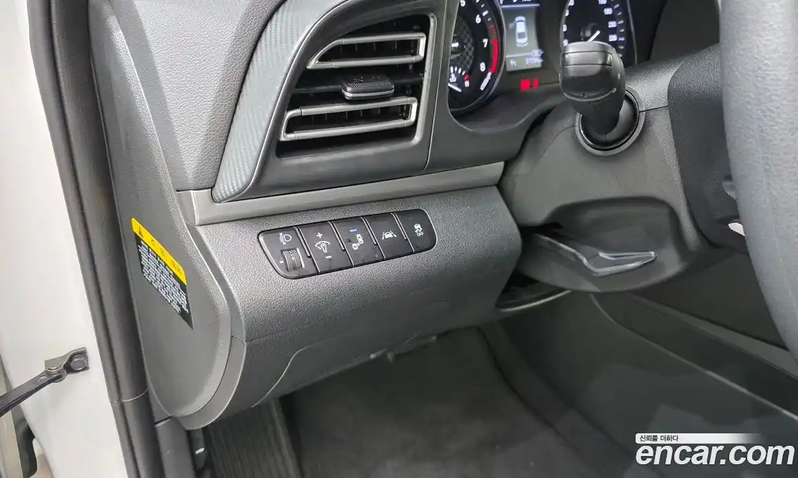 Hyundai Avante 2019 1.6 Автомат в Москве № 125366, фото 2