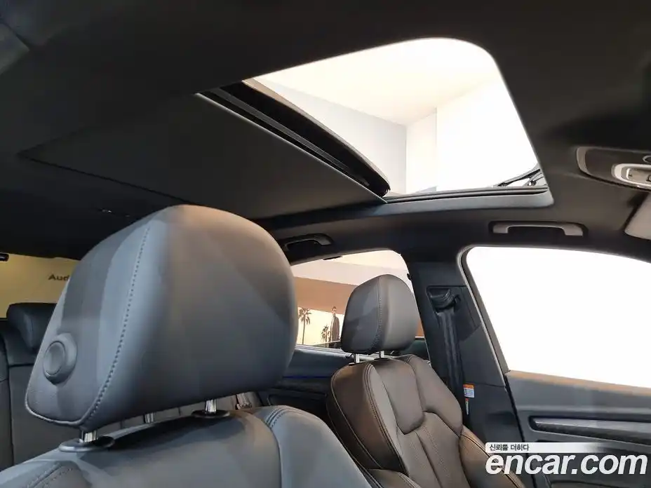 Audi Q5 2023 2.0 Автомат в Москве № 163972, фото 16