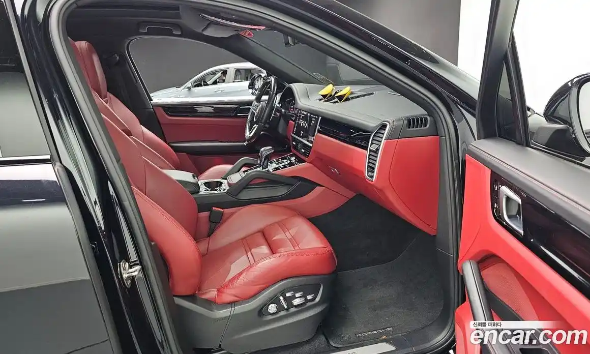 Porsche Cayenne 2021 3.0 Автомат в Москве № 165222, фото 10