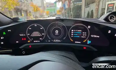 Porsche Taycan 2023 0.1 Автомат в Москве № 165777, миниатюра 6