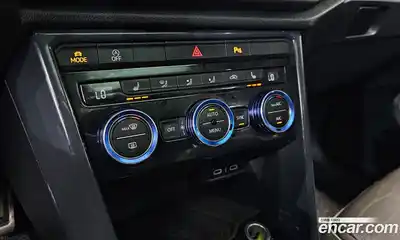 Volkswagen T-Roc 2021 2.0 Автомат в Москве № 169009, миниатюра 3