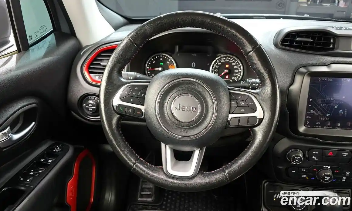 Jeep Renegade 2018 2.0 Автомат в Москве № 169635, фото 17