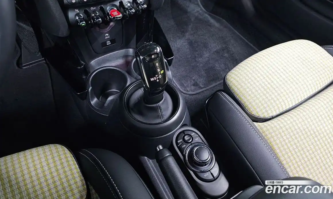 Mini Cooper Convertible 2024 2.0 Автомат в Москве № 180566, фото 15