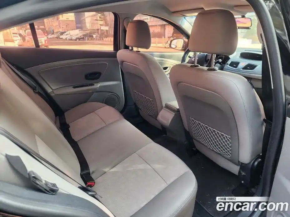 Renault SM3 2011 1.6 Автомат в Москве № 186437, фото 9