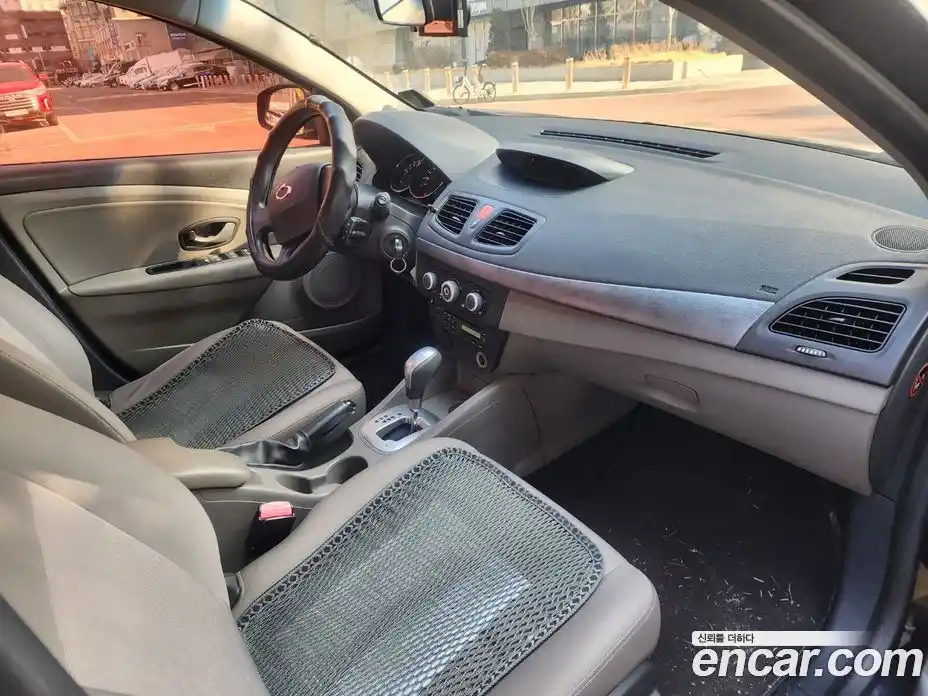 Renault SM3 2011 1.6 Автомат в Москве № 186437, фото 10