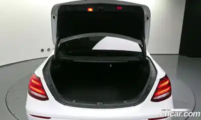 Mercedes-Benz E-Class 2020 2.0 Автомат в Москве № 194865, миниатюра 3