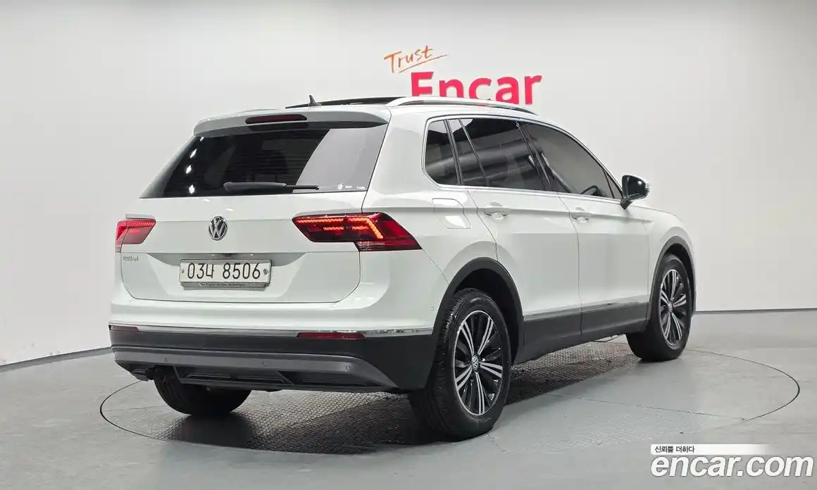 Volkswagen Tiguan 2018 2.0 Автомат в Москве № 199175, фото 12