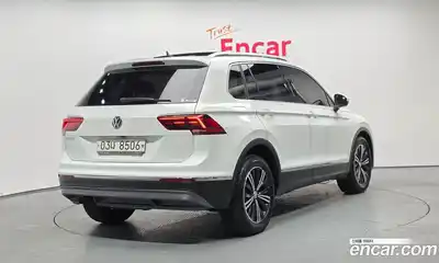 Volkswagen Tiguan 2018 2.0 Автомат в Москве № 199175, миниатюра 12