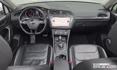Volkswagen Tiguan 2018 2.0 Автомат в Москве № 199175, миниатюра 3