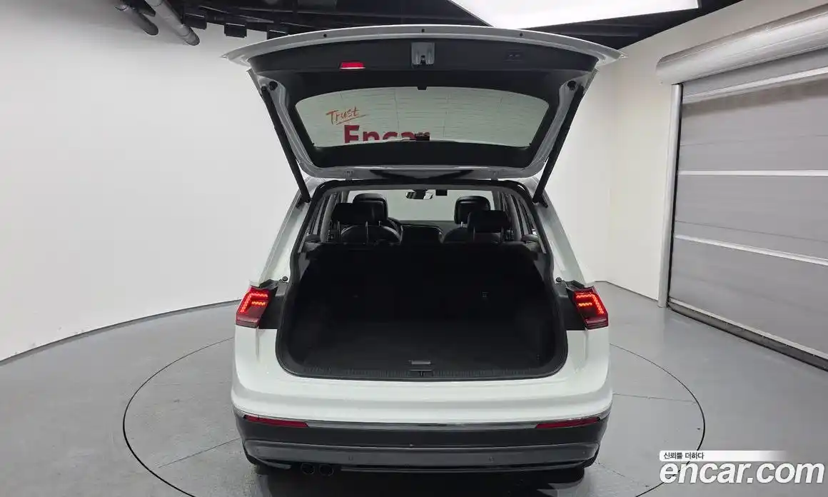 Volkswagen Tiguan 2018 2.0 Автомат в Москве № 199175, фото 4