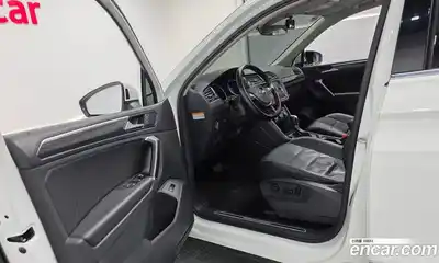 Volkswagen Tiguan 2018 2.0 Автомат в Москве № 199175, миниатюра 5