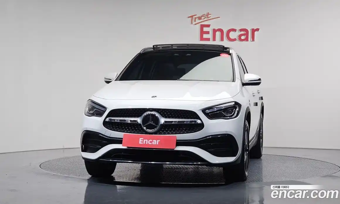 Mercedes-Benz GLA-Class 2023 2.0 Автомат в Москве № 202512, фото 1